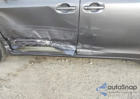 2015 Toyota Sienna Le 8 Passenger z USA, uszkodzony, nr VIN 5TDKK3DC5FS690469